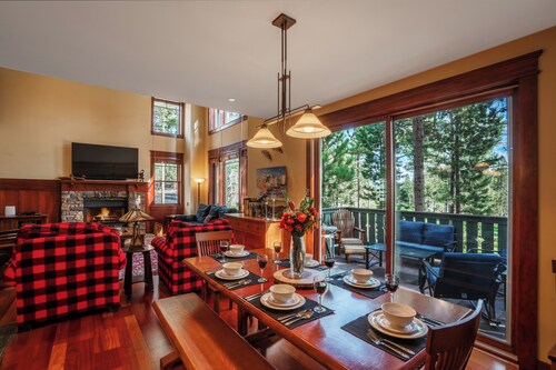 XXL 5 * ylellinen kaupunkiasunto, "Lodge", yksityinen kylpylä, biljardipöytä ja näkymät