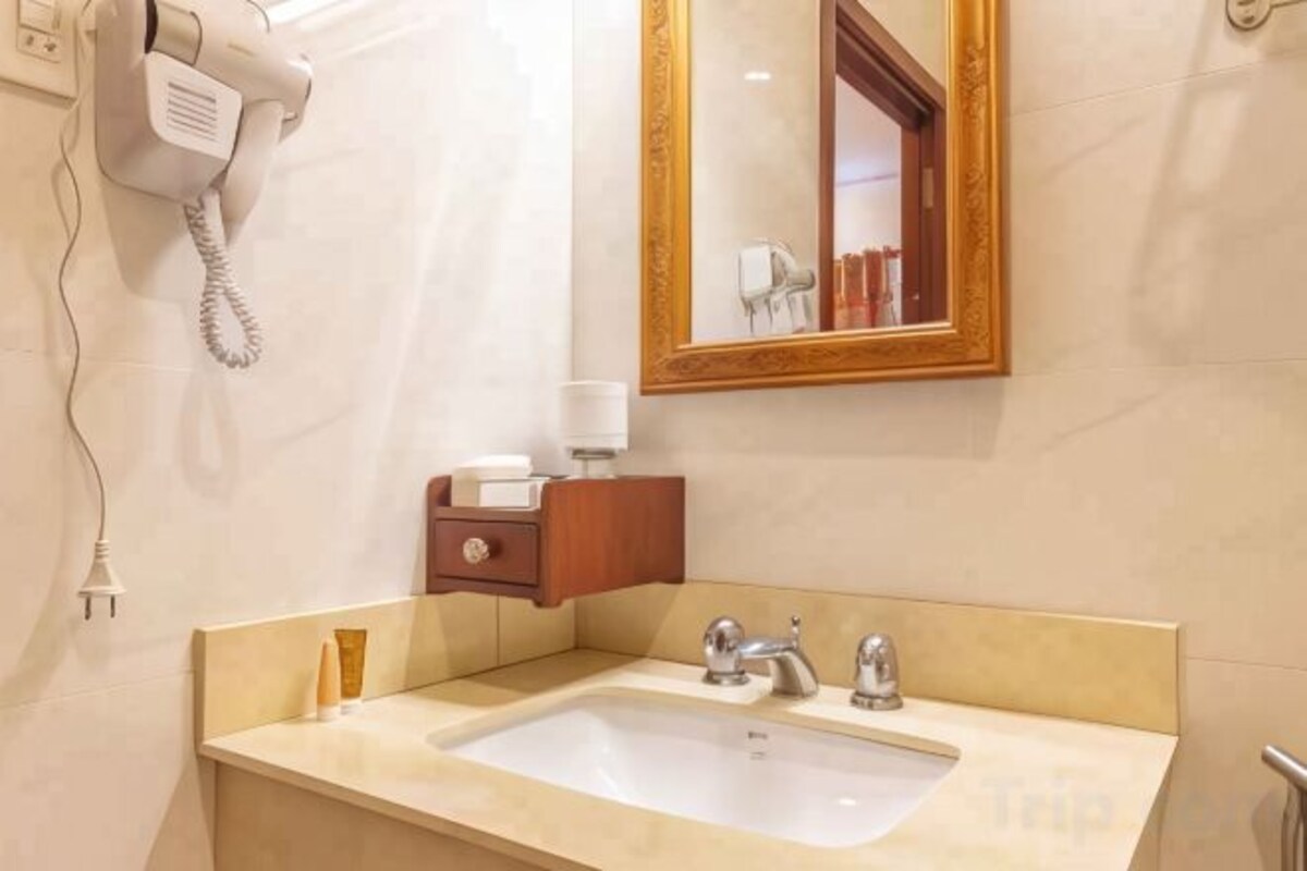 Bathroom | Free toiletries, hair dryer, bathrobes, slippers