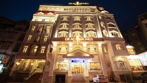 A hotel with a grand entrance, multiple floors, and a prominent sign. - Dragon King 1 Hotel Da Lat (Xuan Huong - Da Lat)