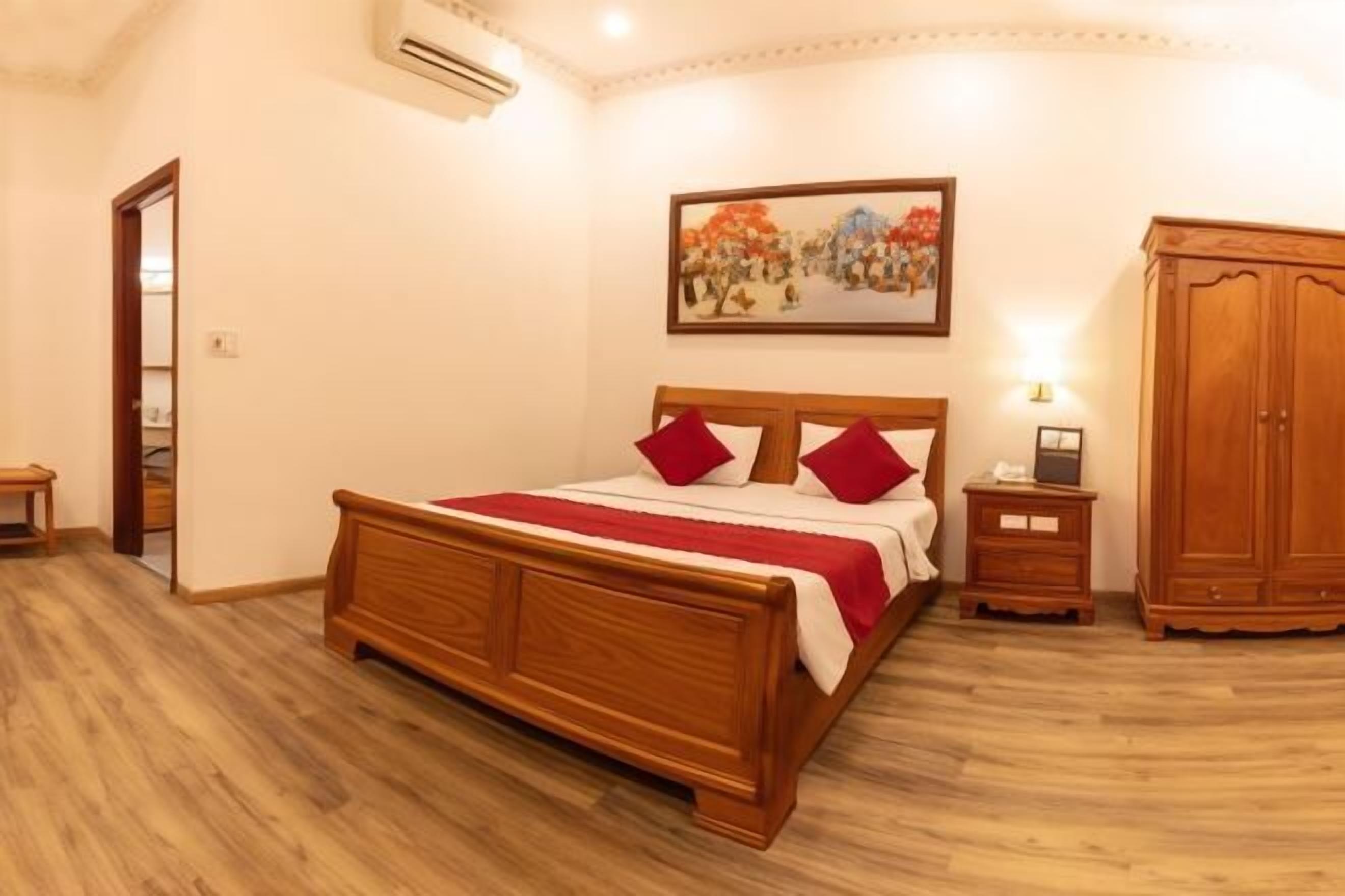 Minibar, in-room safe, desk, blackout drapes