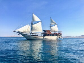 Exterior - Perjuangan Boat 2 (Labuan Bajo)