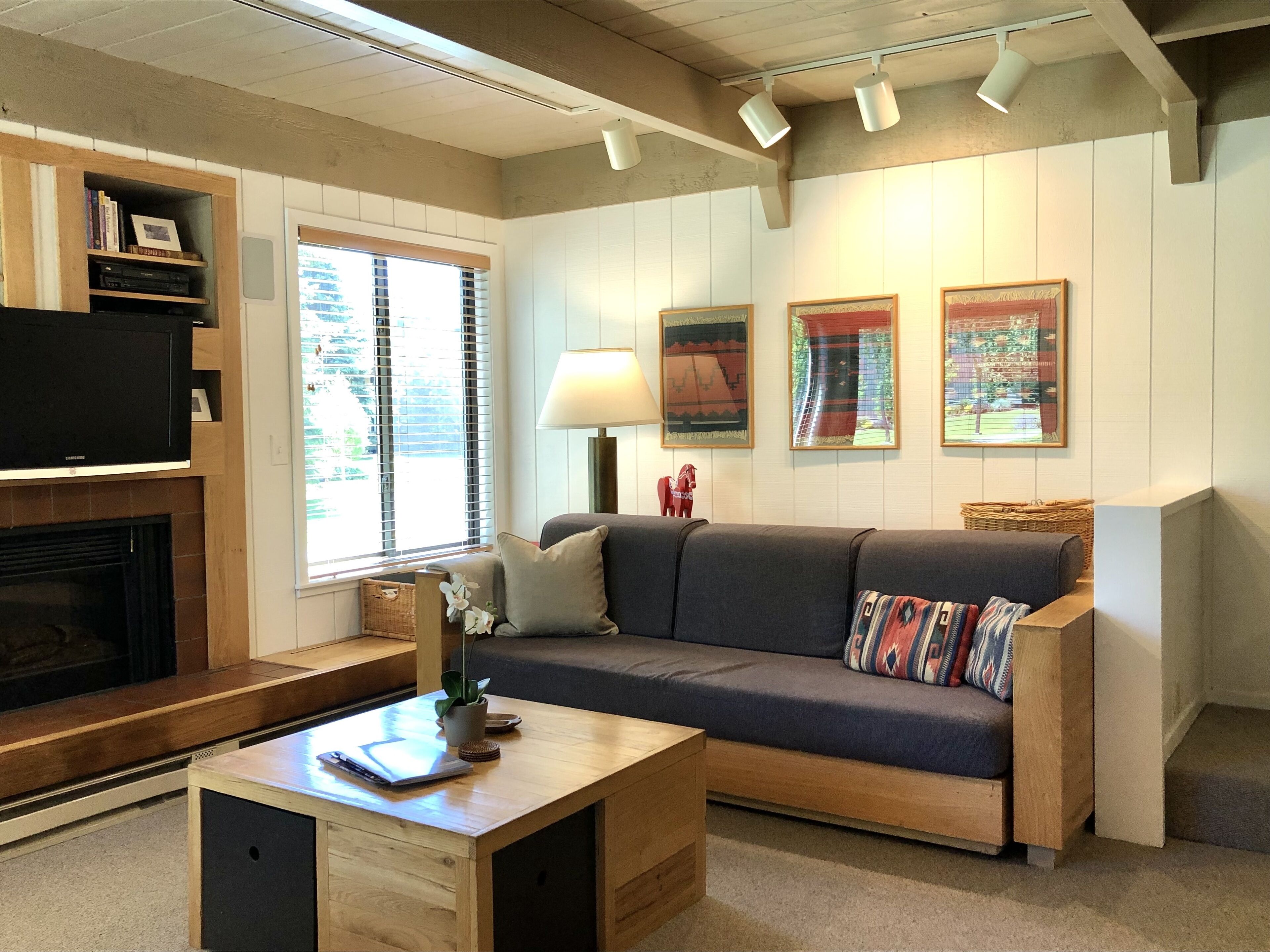 Beautiful 2-bedroom Sun Valley Condo with access to Sun Valley pool