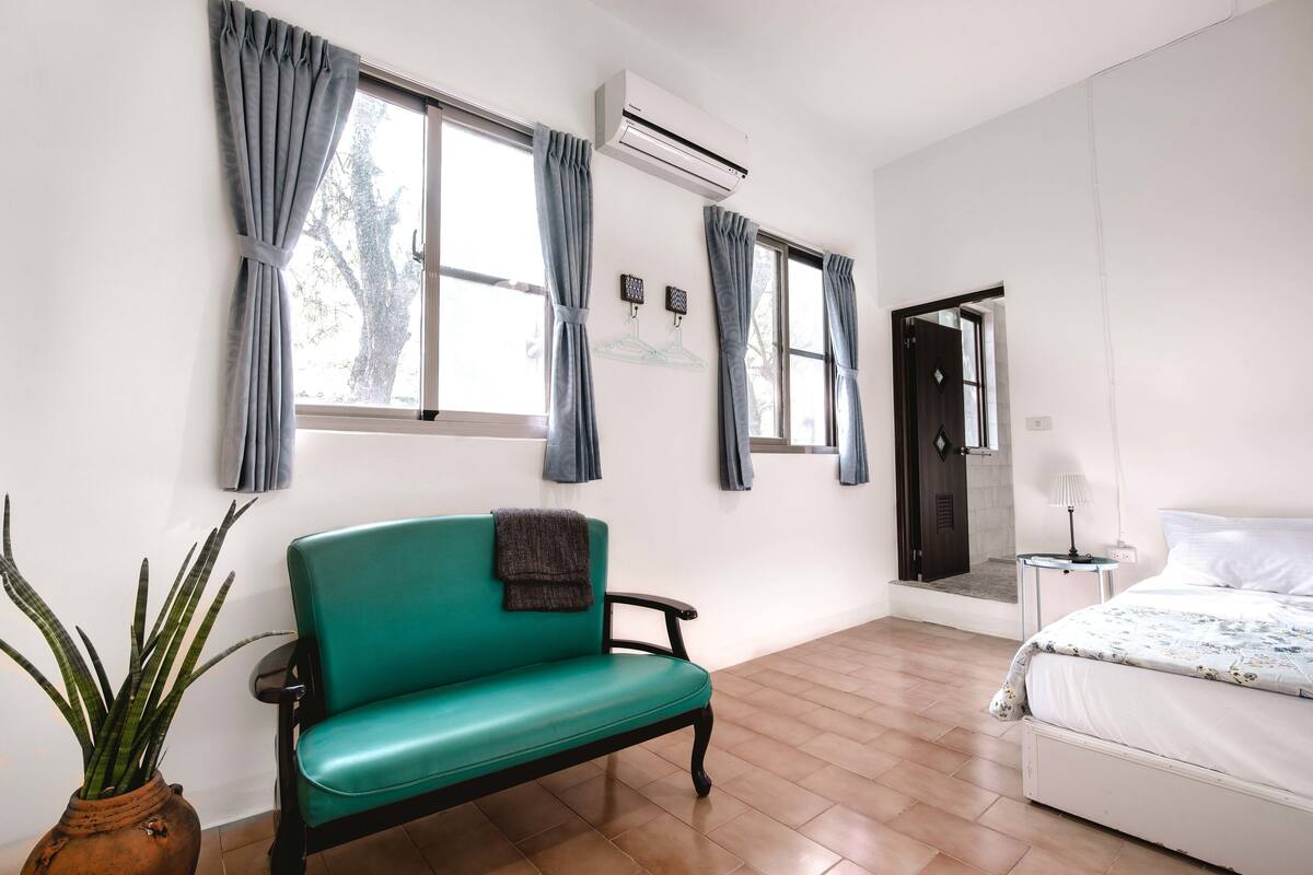 Desk, blackout curtains, free WiFi, bed sheets