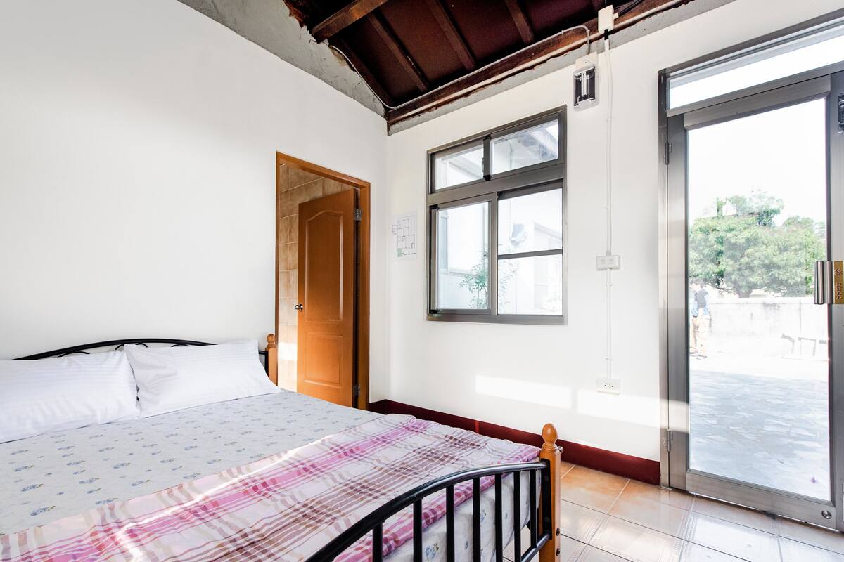 Desk, blackout curtains, free WiFi, bed sheets