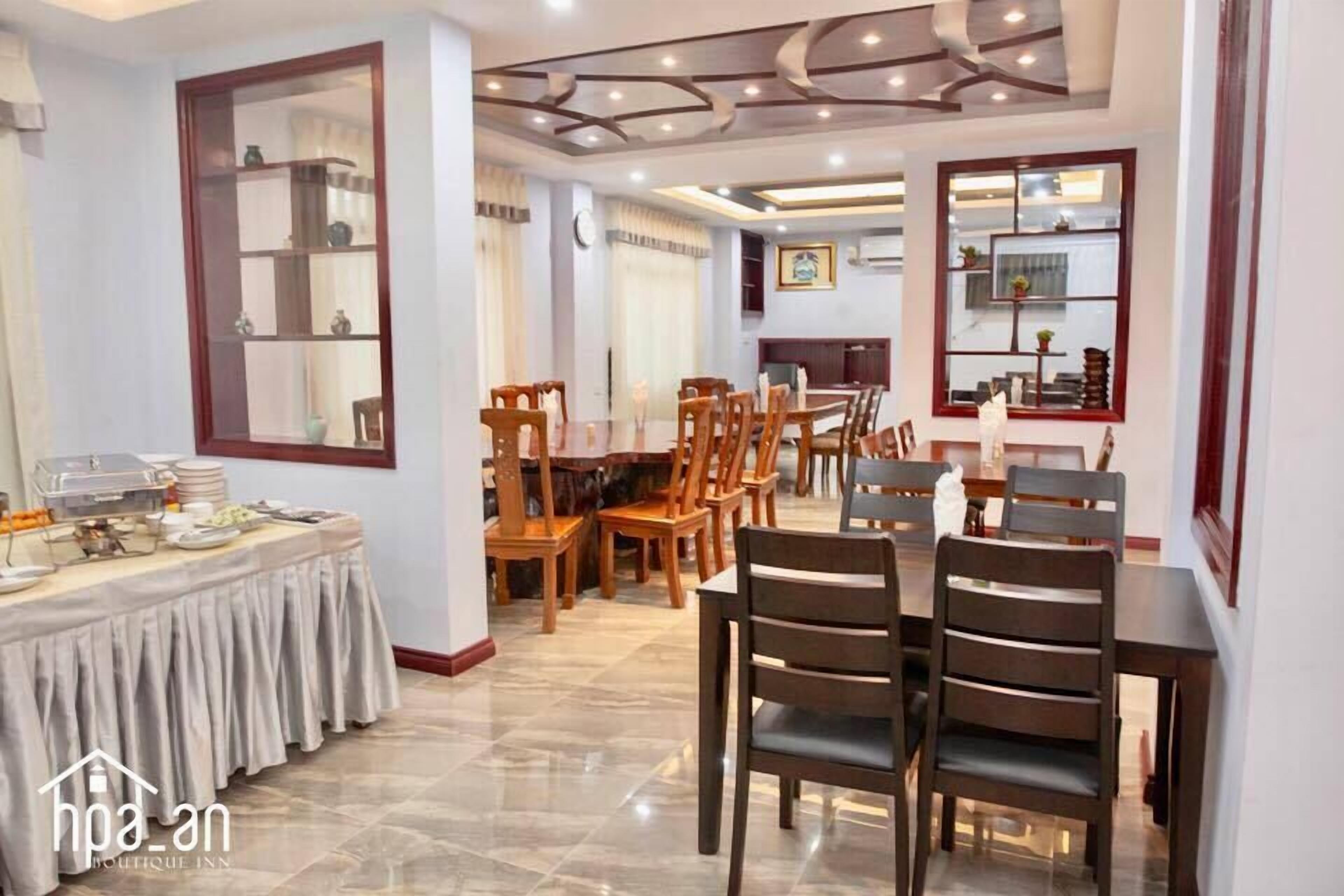 供應早餐、午餐、晚餐；本地及多國菜