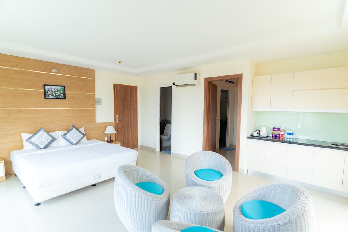 Luxe beddengoed, bedden met traagschuimmatras, een minibar