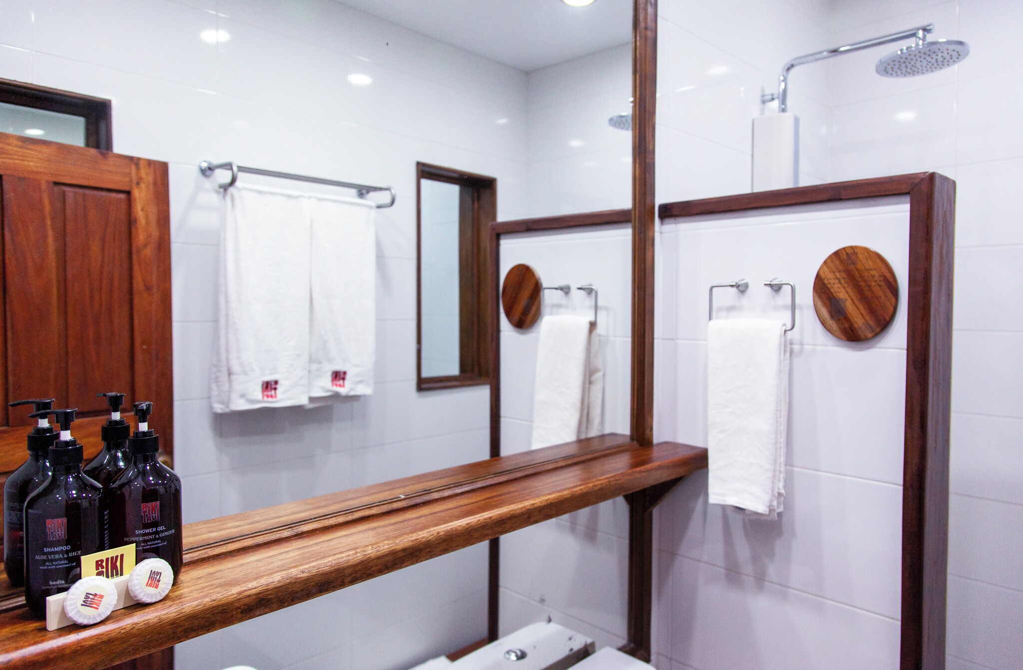 classic double room | bathroom | shower, free toiletries, hair dryer, towels