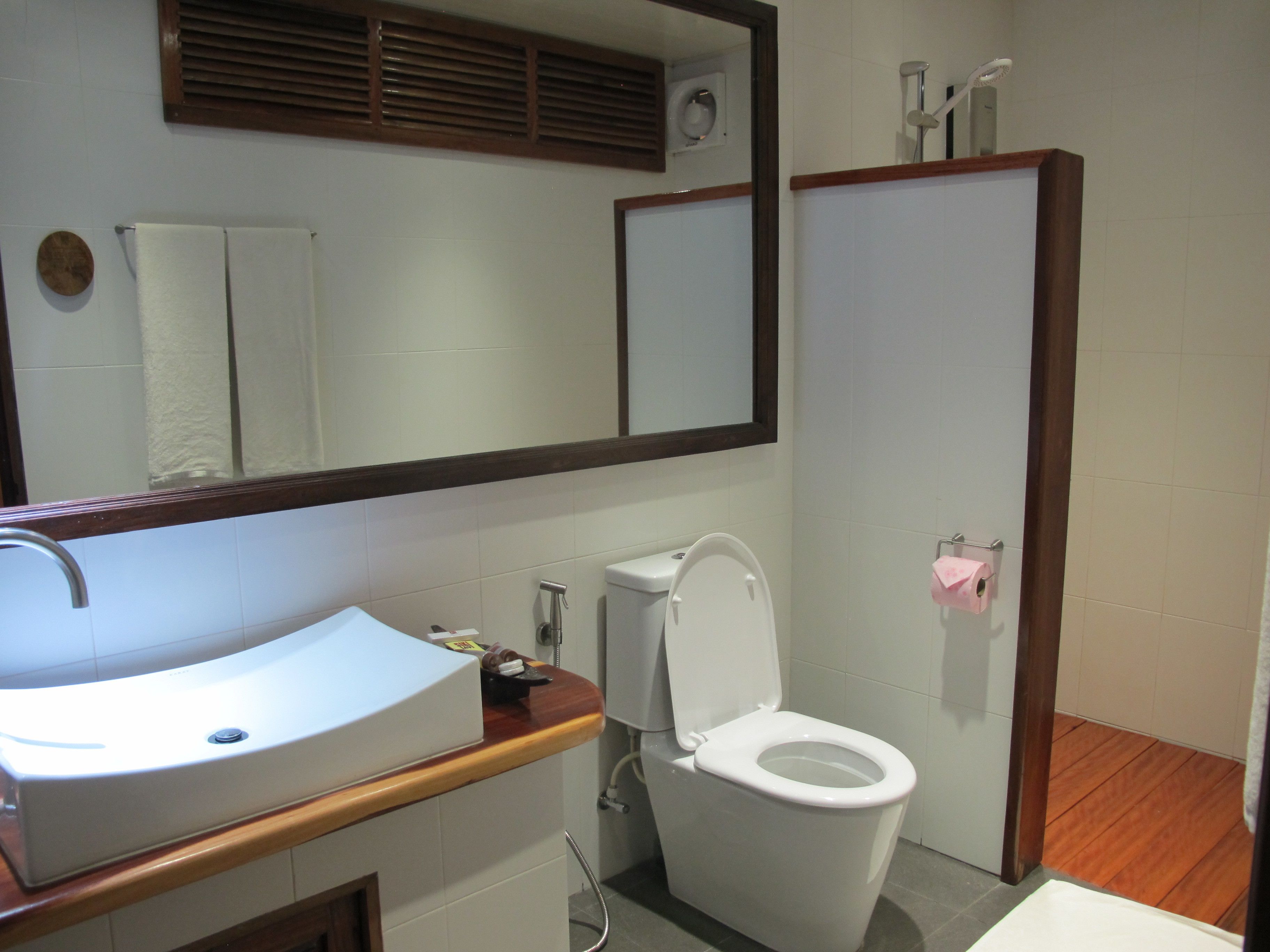 twin room | bathroom | shower, free toiletries, hair dryer, towels