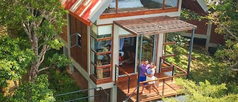 Luksus-alpehytte, flere senger, fjellutsikt | Sengetøy av topp kvalitet, dundyner og safe på rommet