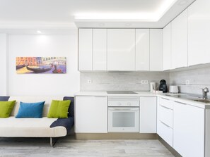 Fridge, microwave, oven, coffee/tea maker