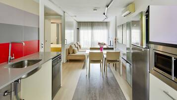 Fridge, microwave, dishwasher, coffee/tea maker