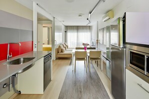 Kjøleskap, mikrobølgeovn, oppvaskmaskin og kaffetrakter/tekoker