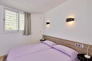 2 soverom og strykejern/-brett