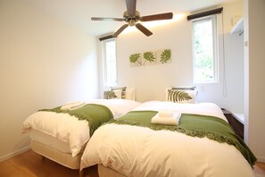 Comfort Chalet, 5 Bedrooms | 5 bedrooms, iron/ironing board, free WiFi, bed sheets
