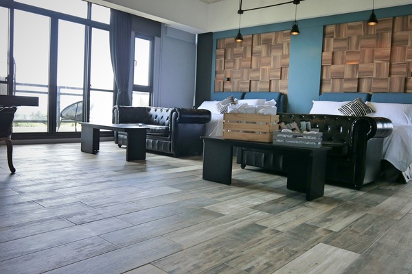 Desk, blackout drapes, soundproofing, free WiFi