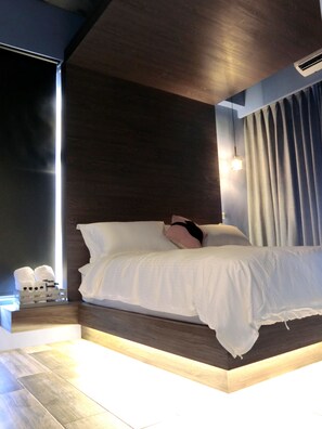 看海双人房 | 办公桌、遮光窗帘、隔音、免费 WiFi