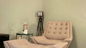 Desk, blackout drapes, soundproofing, free WiFi