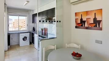 KylskÄp, mikrovÄgsugn, ugn och diskmaskin