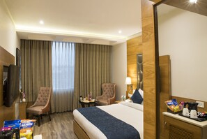 Quarto casal luxo, 1 cama King, vista para a cidade | Vista do quarto