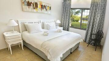 Suite (Top) | Free WiFi, bed sheets, wheelchair access