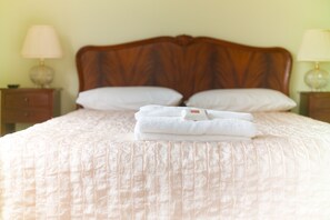 Basic Double Room, 1 Double Bed | Individually decorated, individually furnished, blackout curtains - East Sydney Hotel (Woolloomooloo)