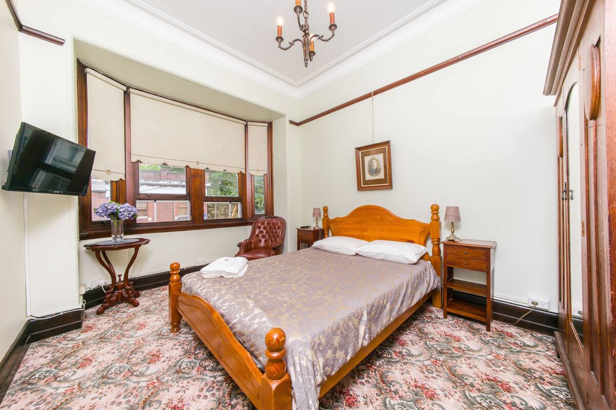 Chambre Double, 1 grand lit, vue ville