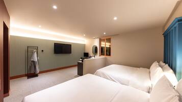 Suite Twin Room (Breakfast Provided Except for Monday) | 1 kamar tidur, kedap suara, Wi-Fi gratis, dan seprai linen