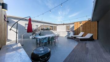 Luxury Penthouse (Breakfast Provided Except for Monday) | Teras/patio