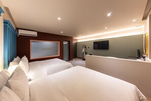 Suite Twin Room (Breakfast Provided Except for Monday) | Schallisolierte Zimmer, kostenloses WLAN, Bettwäsche