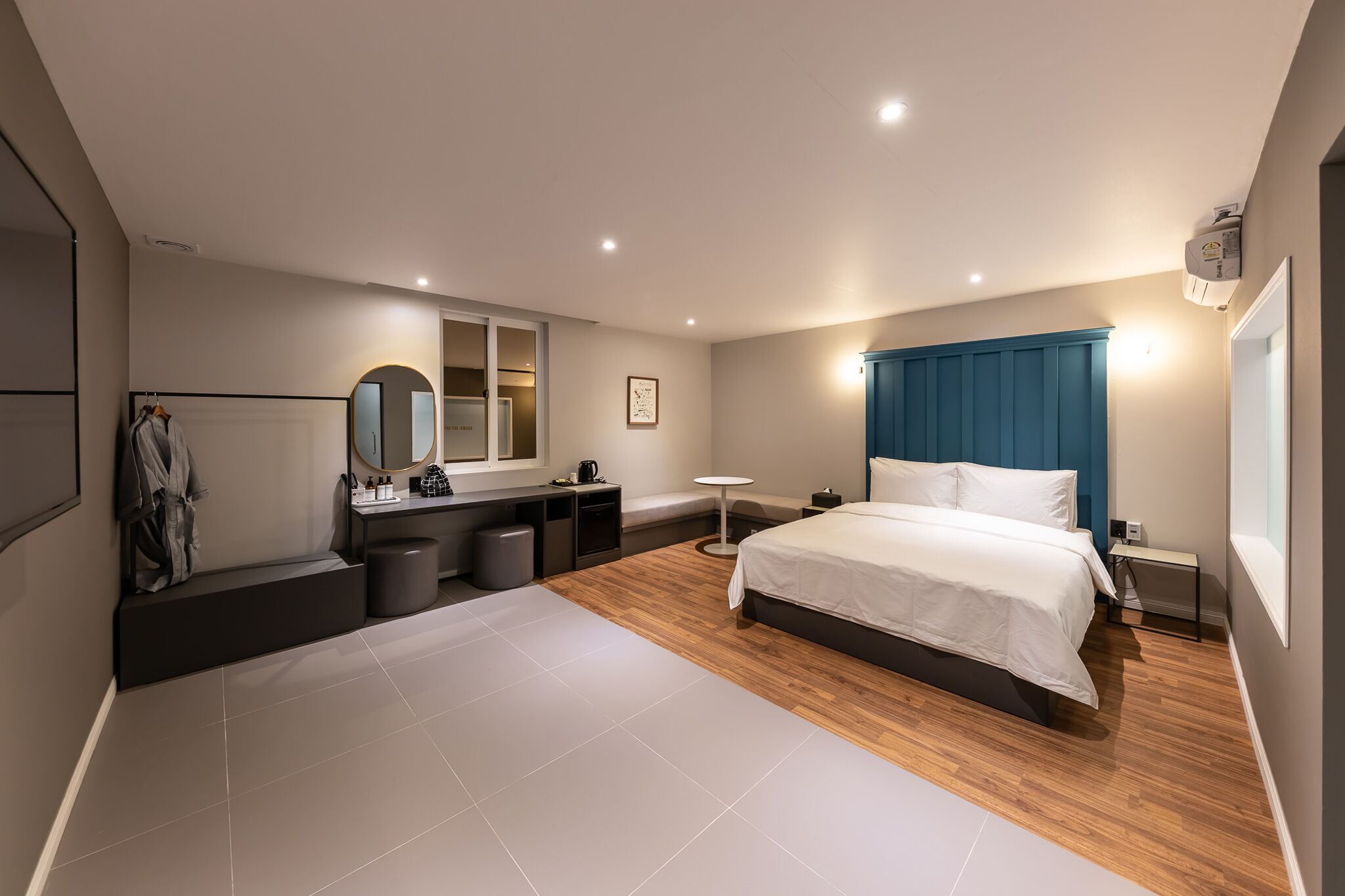 Superior Suite (Breakfast Provided Except for Monday)