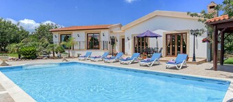 Villa Chariklia