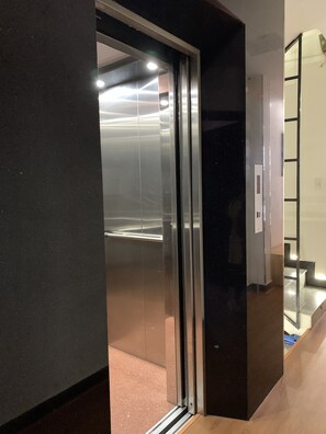 Interior detail - Moon Light Hostel (Da Lat)