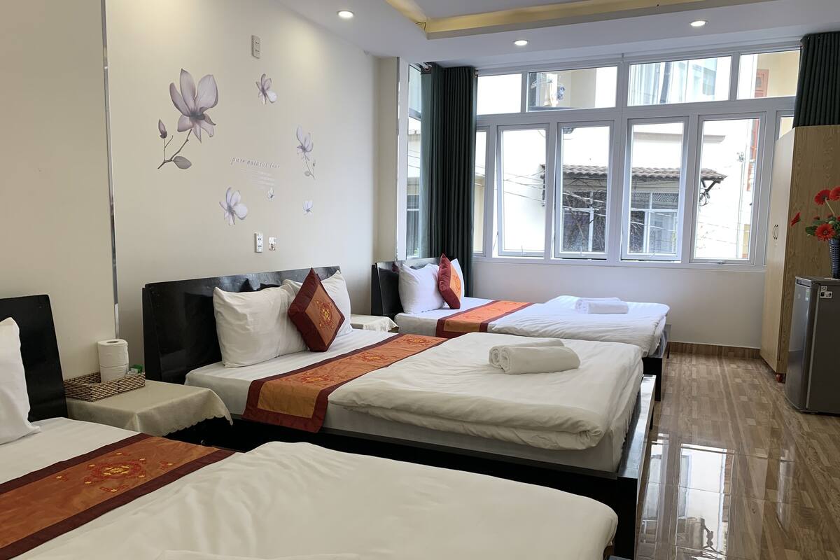 Habitación familiar | Minibar, escritorio, camas supletorias y wifi gratis