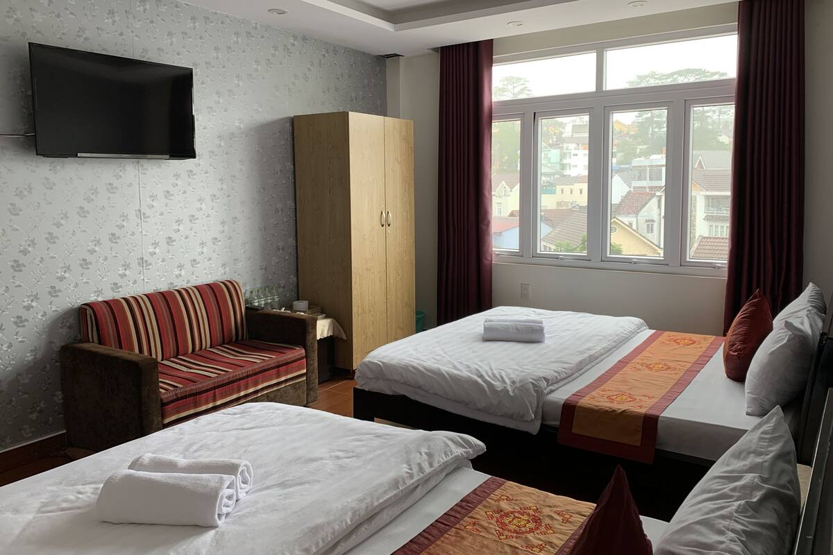 Habitación cuádruple superior | Minibar, escritorio, camas supletorias y wifi gratis