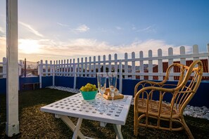 Outdoor dining - Y.Quebedo - Boutique Apartments - Maritimo (Setúbal)