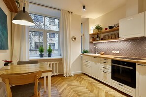 Køleskab, ovn, kogeplade, opvaskemaskine