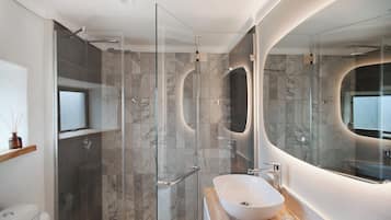 Superior Bungalow | Bathroom | Shower, free toiletries, towels