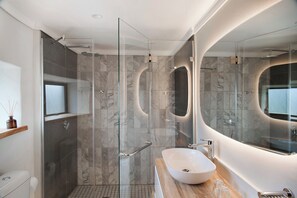 Superior-bungalow | Badeværelse | Bruser, gratis toiletartikler, håndklæder