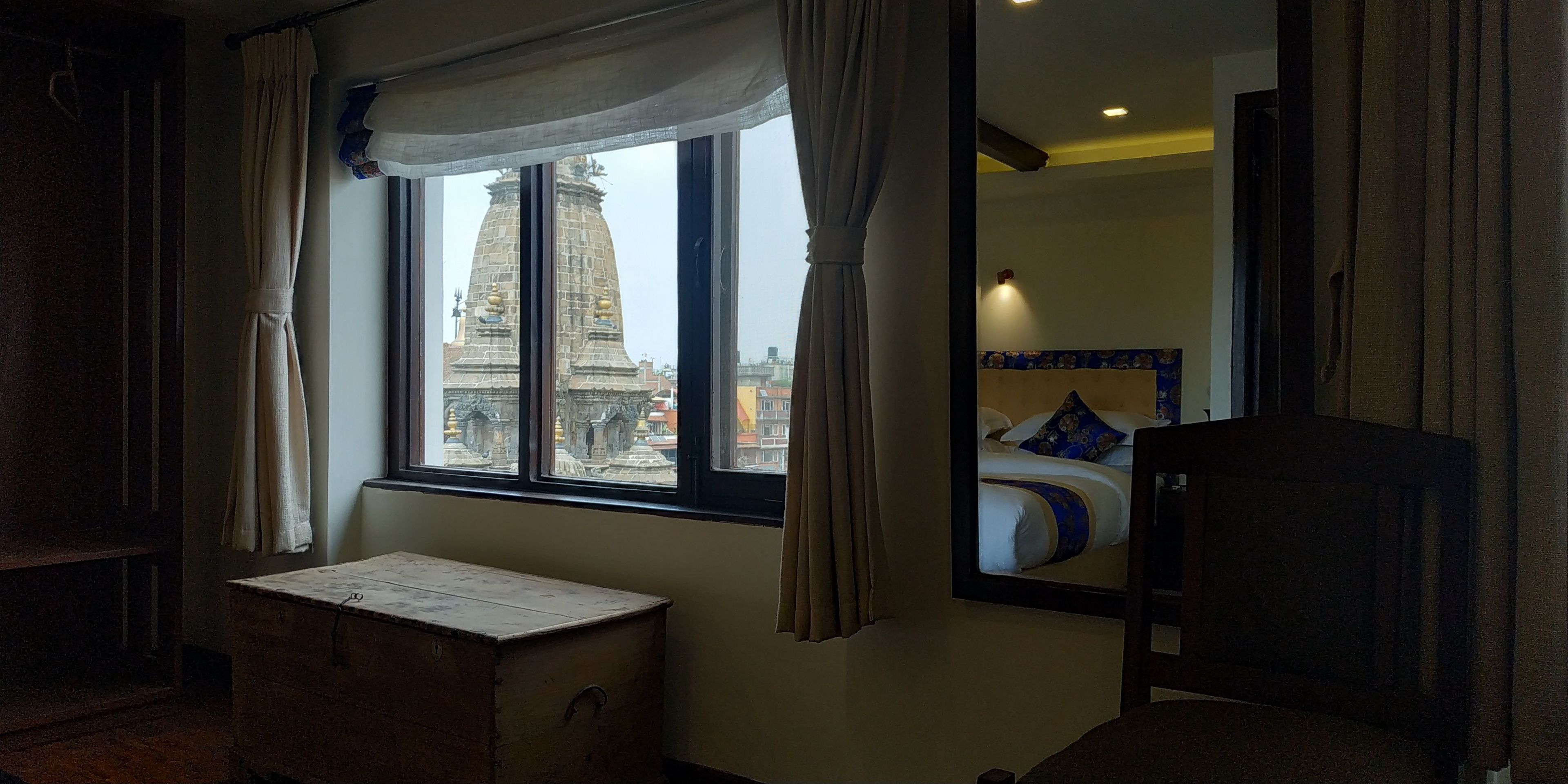 Executive Suite, 1 Queen Bed, Courtyard View | Down comforters, memory foam beds, desk, soundproofing