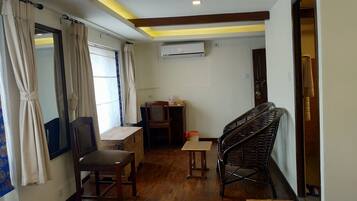 Down comforters, memory foam beds, desk, soundproofing