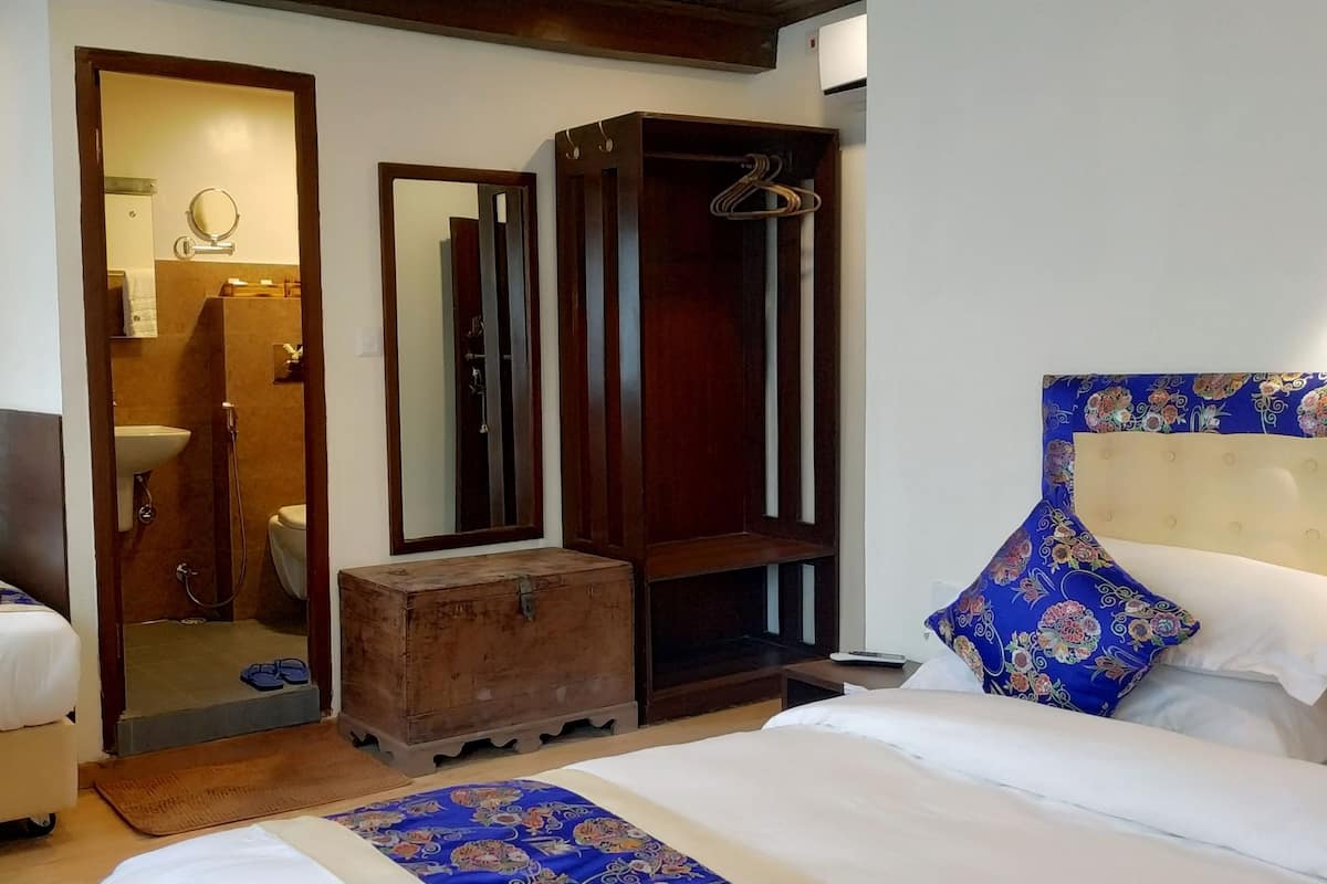 Deluxe Triple Room, Multiple Beds, Courtyard View
