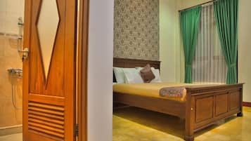 Escritorio, wifi gratis, ropa de cama