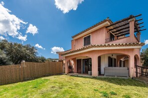 Exterior - Villa Isabel with Wi-Fi, Air Conditioning, Terrace and Garden (villasimius)