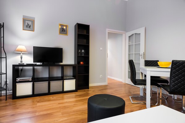 Exclusive-huoneisto, useita sänkyjä | Silitysrauta/-lauta, ilmainen Wi-Fi, vuodevaatteet