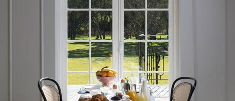 Tägliches inbegriffenes nach Wunsch zubereitetes Frühstück