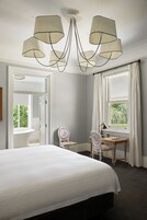 华丽客房, 1 张特大床, 浴缸, 葡萄庄园景观 | 高档床上用品、加厚床垫、迷你吧、特色装修