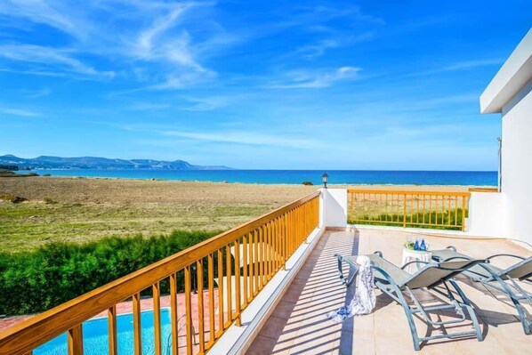 Villa, 3 Schlafzimmer, eigener Pool | Blick vom Balkon