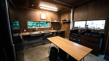 Full-sized fridge, microwave, stovetop, toaster