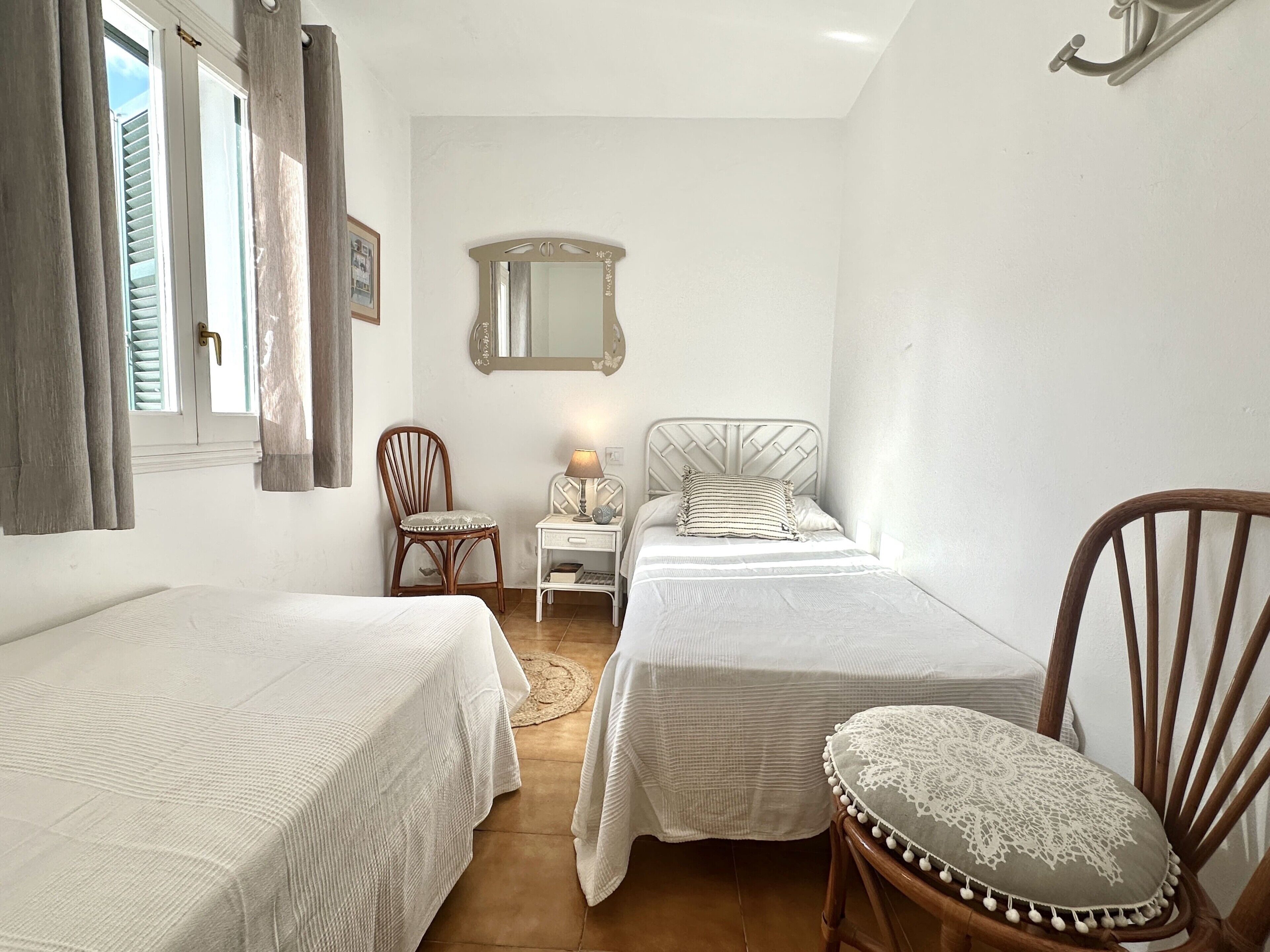 2 chambres, fer et planche à repasser, Wi-Fi gratuit, draps fournis