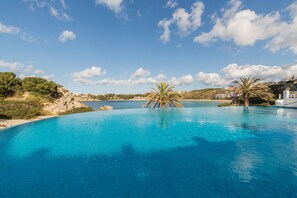 Pool - Beautiful Apartment with Wi-Fi, Pool, Terrace and Sea View (Arenal d'en Castell)